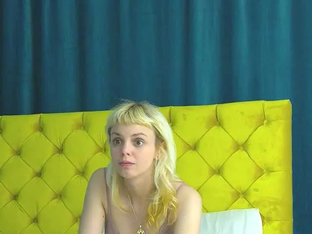 Live sex webcam photo for LizzieGolden #290970930
