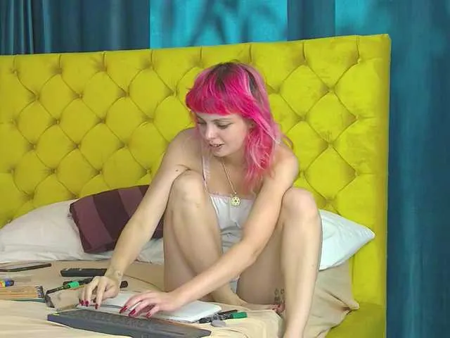 Live sex webcam photo for LizzieGolden #291344447