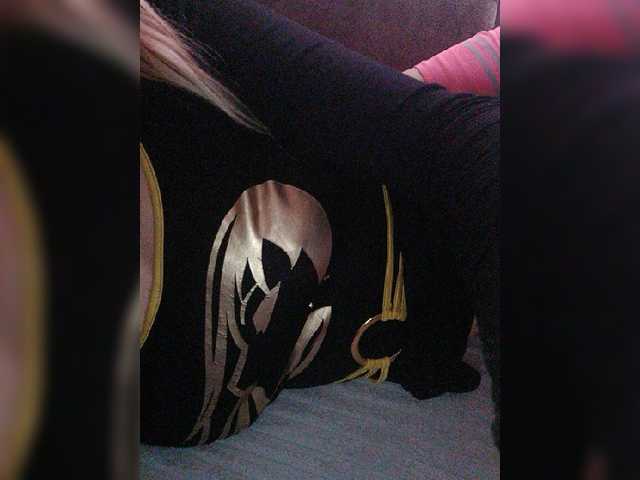 Live sex webcam photo for Lizzy2002 #275560605