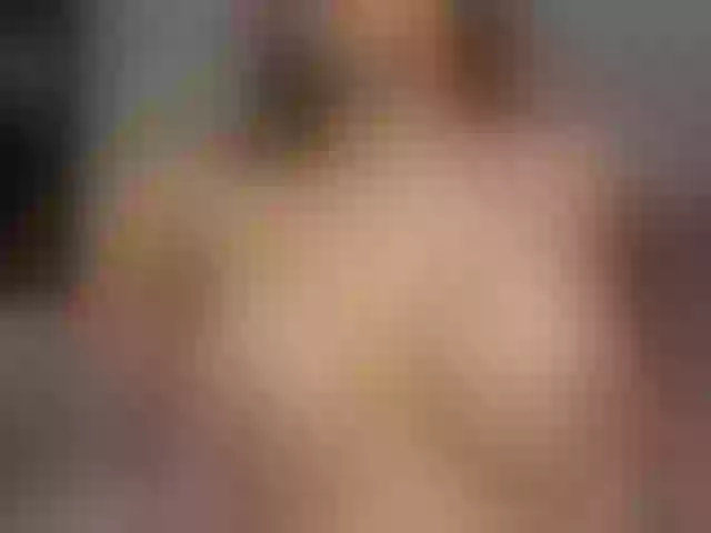 Live sex webcam photo for Lizzypink3 #290132830