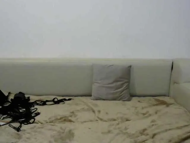 Live sex webcam photo for Lola-Aella13 #288079424