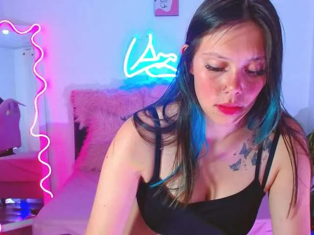 Live sex webcam photo for Lola-tay #279520793