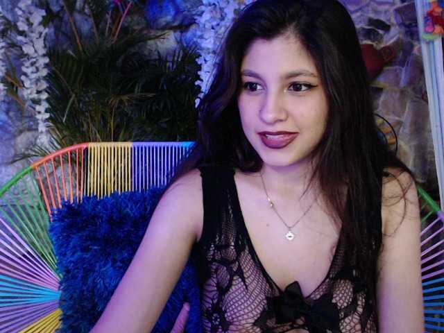 Live sex webcam photo for Lola0012 #272996424