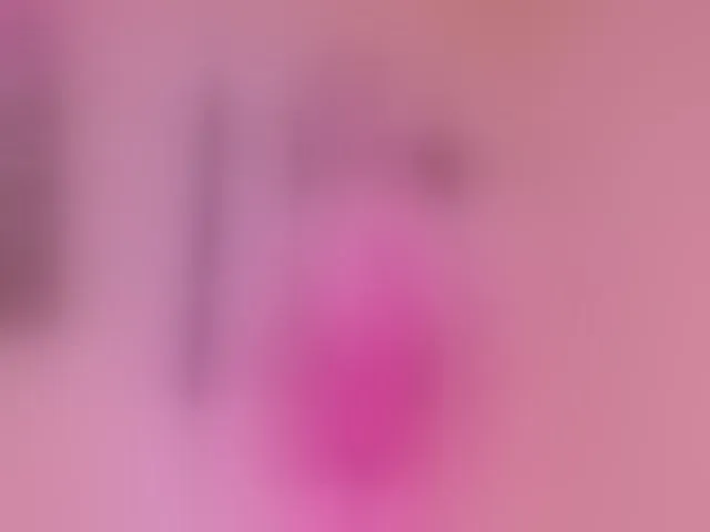 Live sex webcam photo for Lola1-1 #293745909