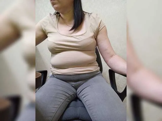 Live sex webcam photo for Lola18111 #275502248