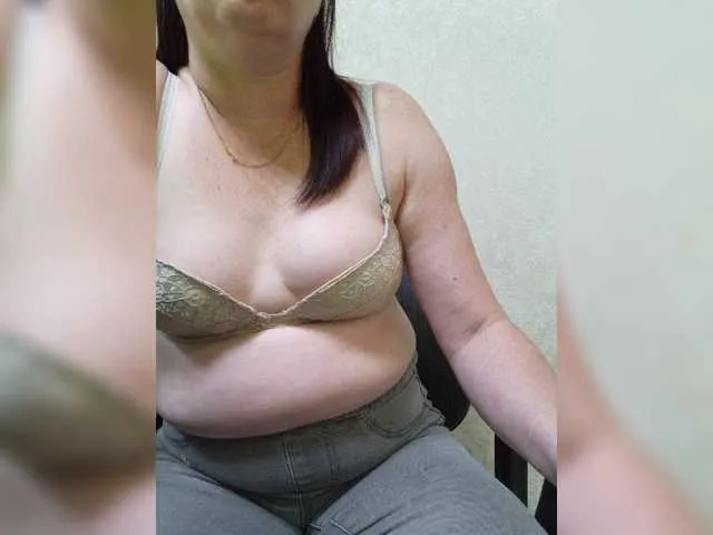 Live sex webcam photo for Lola18111 #275746672