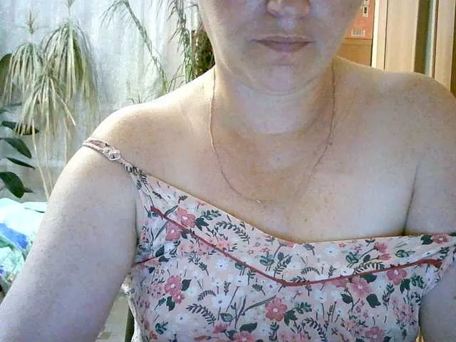 Live sex webcam photo for Lola18111 #275905599