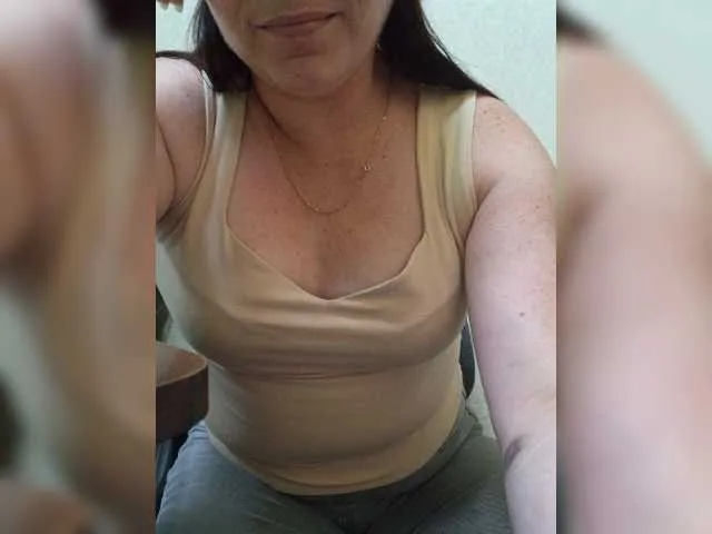 Live sex webcam photo for Lola18111 #276082355