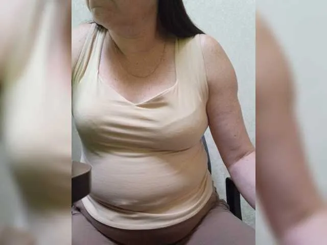 Live sex webcam photo for Lola18111 #276213746