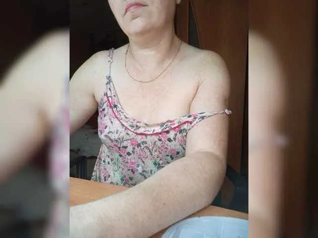 Live sex webcam photo for Lola18111 #276910922