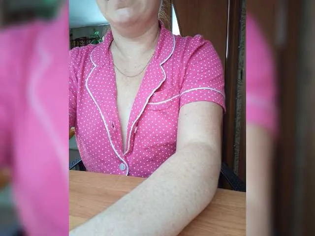 Live sex webcam photo for Lola18111 #277695395