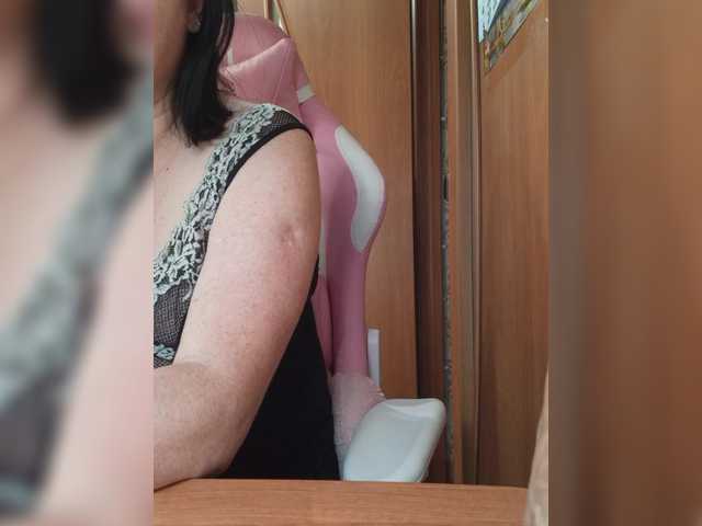 Live sex webcam photo for Lola18111 #290335233