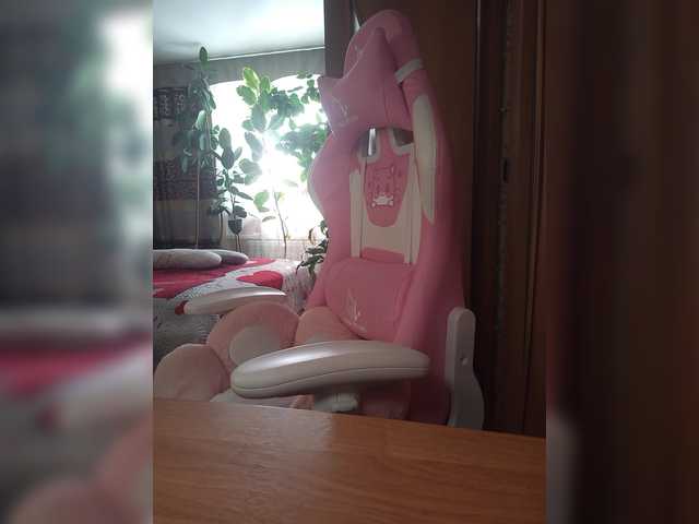 Live sex webcam photo for Lola18111 #290763471