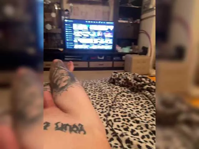 Live sex webcam photo for LolaBugs1312 #290834972