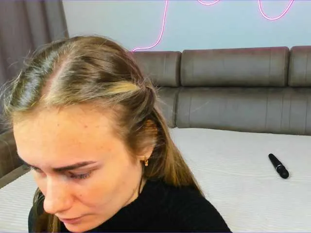 Live sex webcam photo for LolaBunnyLive #277894852