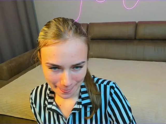 Live sex webcam photo for LolaBunnyLive #277919384