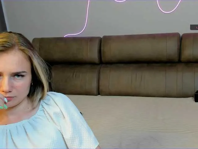 Live sex webcam photo for LolaBunnyLive #277940013