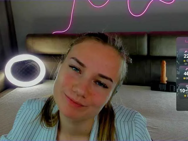 Live sex webcam photo for LolaBunnyLive #277970337