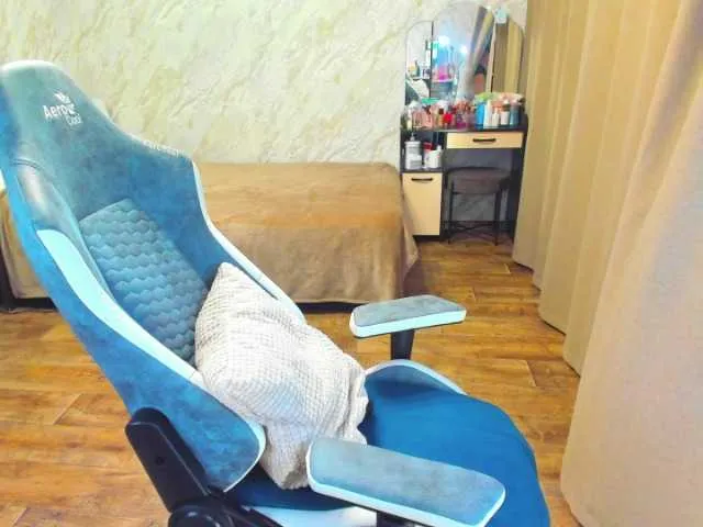 Live sex webcam photo for LolaLaLol #277965075