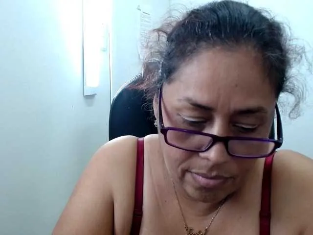 Live sex webcam photo for LolaMadison02 #272035360