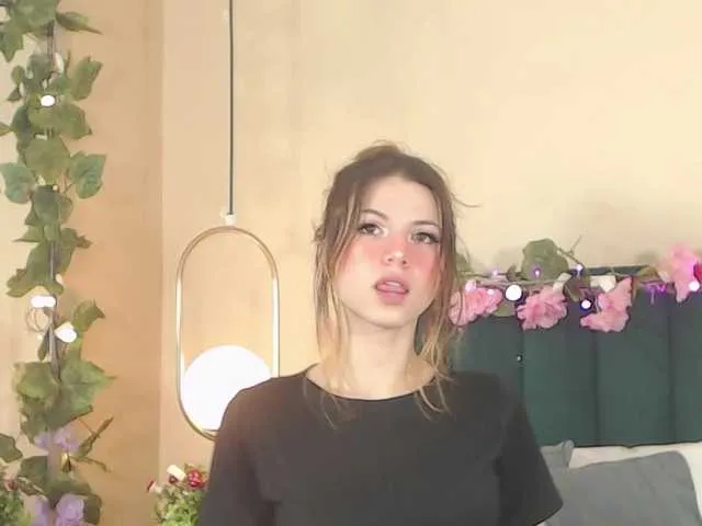 Live sex webcam photo for LolaMustaine #272906982