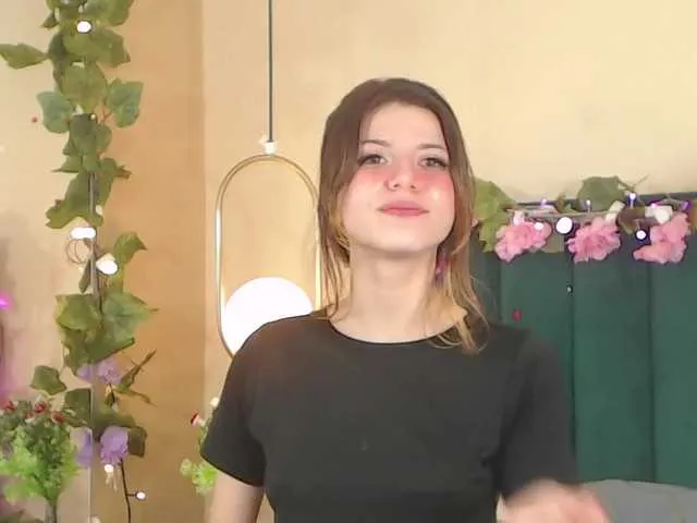 Live sex webcam photo for LolaMustaine #272908840