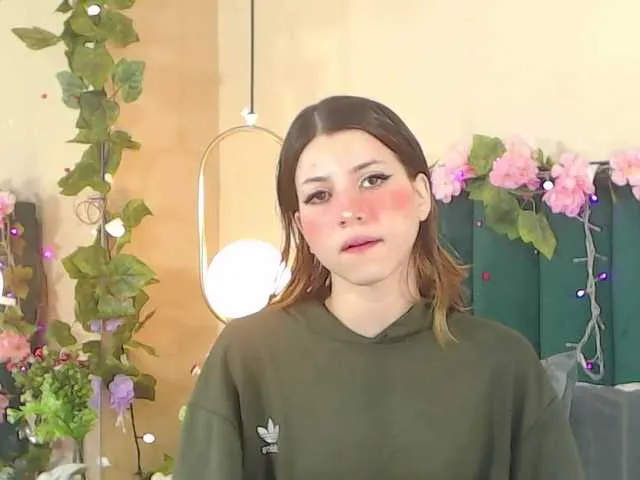 Live sex webcam photo for LolaMustaine #272941914