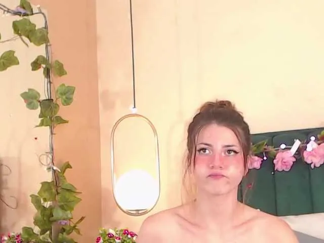 Live sex webcam photo for LolaMustaine #273085506