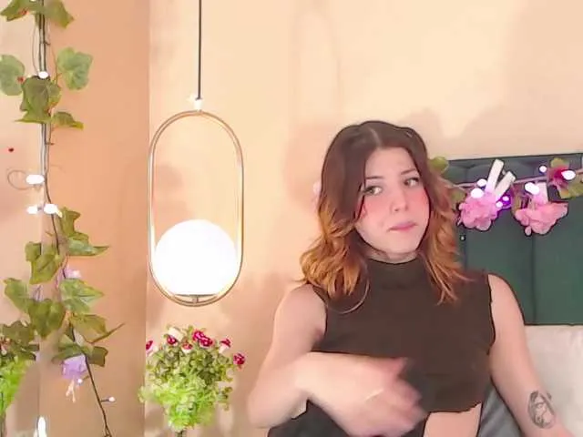 Live sex webcam photo for LolaMustaine #273130235