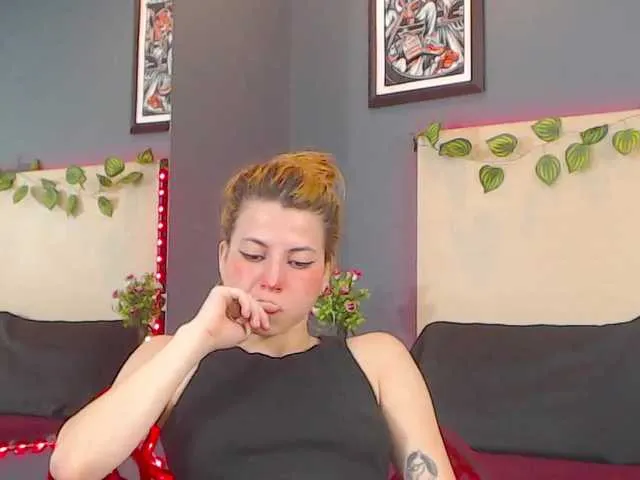 Live sex webcam photo for LolaMustaine #274435651