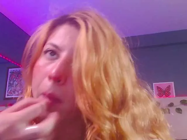 Live sex webcam photo for LolaMustaine #274595528