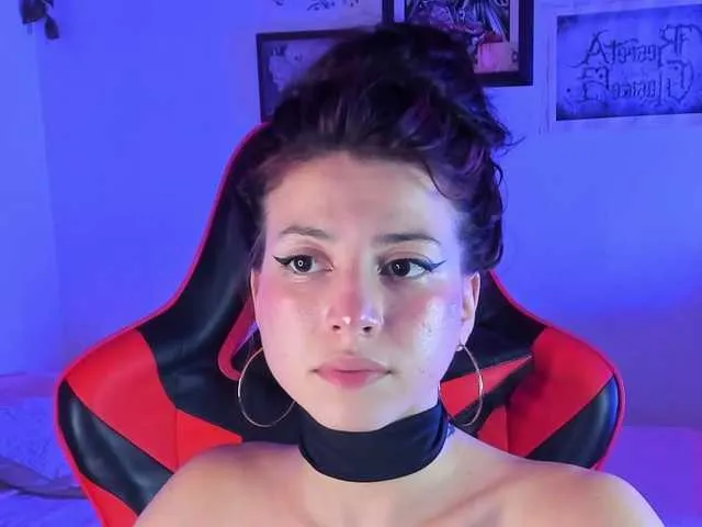 Live sex webcam photo for LolaMustaine #276134377