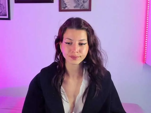 Live sex webcam photo for LolaMustaine #276404832