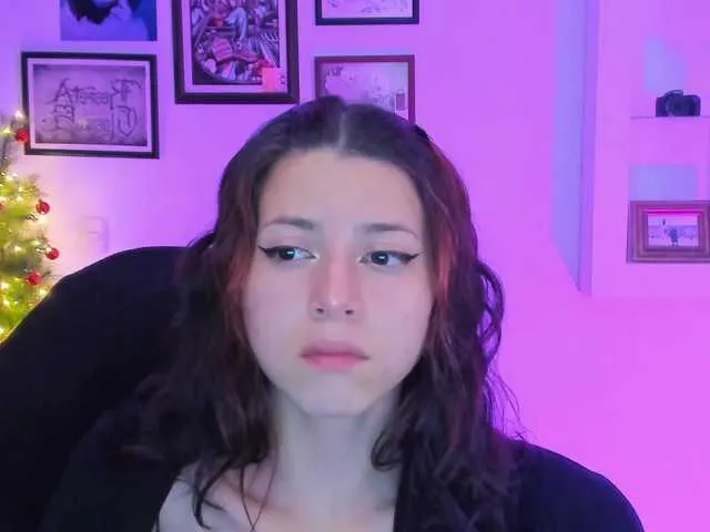 Live sex webcam photo for LolaMustaine #276684727