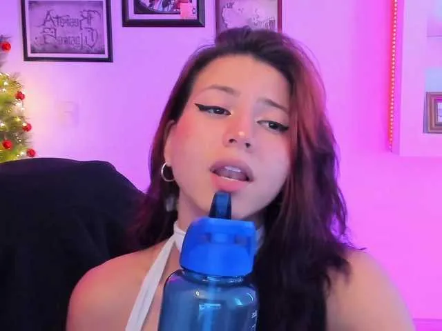 Live sex webcam photo for LolaMustaine #276718780