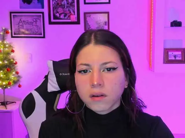 Live sex webcam photo for LolaMustaine #276776124