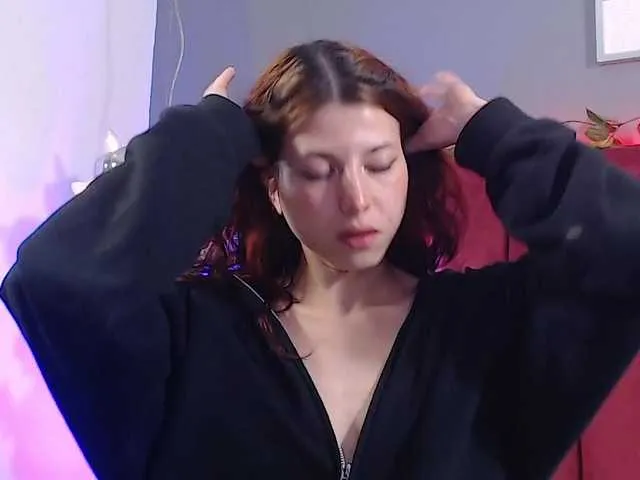 Live sex webcam photo for LolaMustaine #277496909