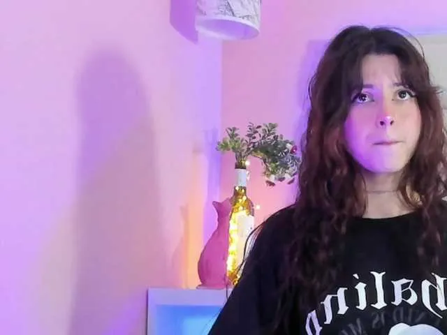 Live sex webcam photo for LolaMustaine #290268199