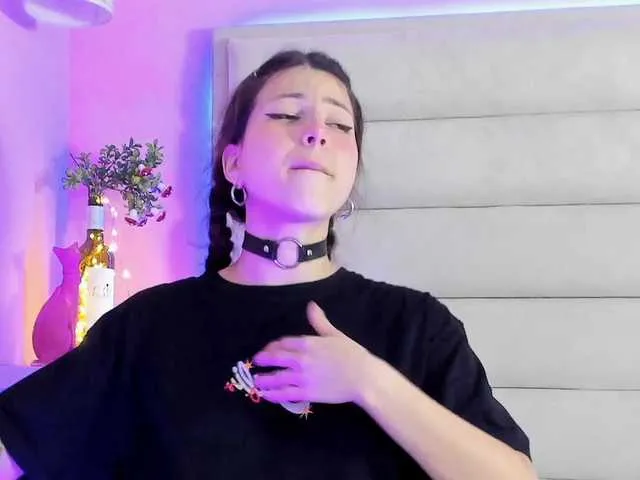 Live sex webcam photo for LolaMustaine #290355222