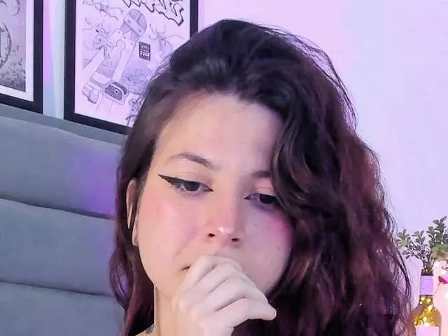 Live sex webcam photo for LolaMustaine #290536653