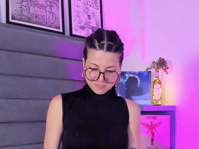 Live sex webcam photo for LolaMustaine #290564713