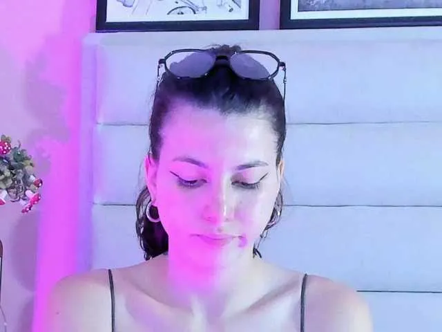 Live sex webcam photo for LolaMustaine #290691824