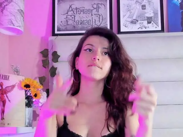 Live sex webcam photo for LolaMustaine #290752261