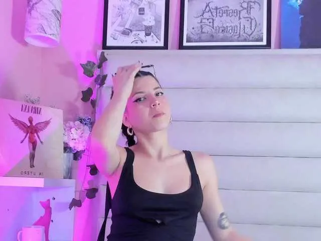 Live sex webcam photo for LolaMustaine #290773926