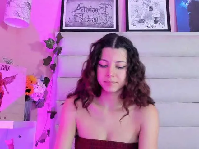 Live sex webcam photo for LolaMustaine #290801076