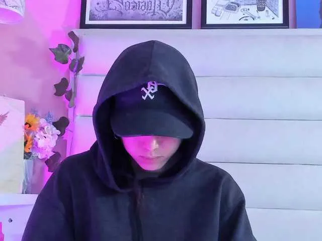 Live sex webcam photo for LolaMustaine #290807858