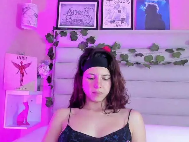 Live sex webcam photo for LolaMustaine #290835706