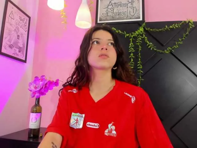 Live sex webcam photo for LolaMustaine #291340632