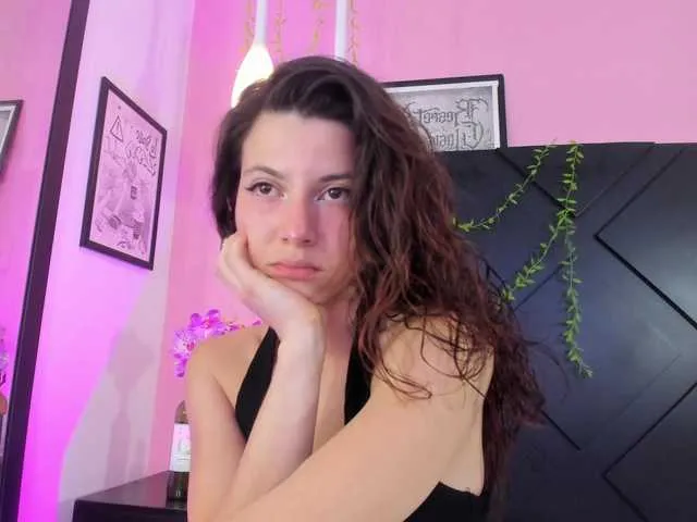 Live sex webcam photo for LolaMustaine #291347384