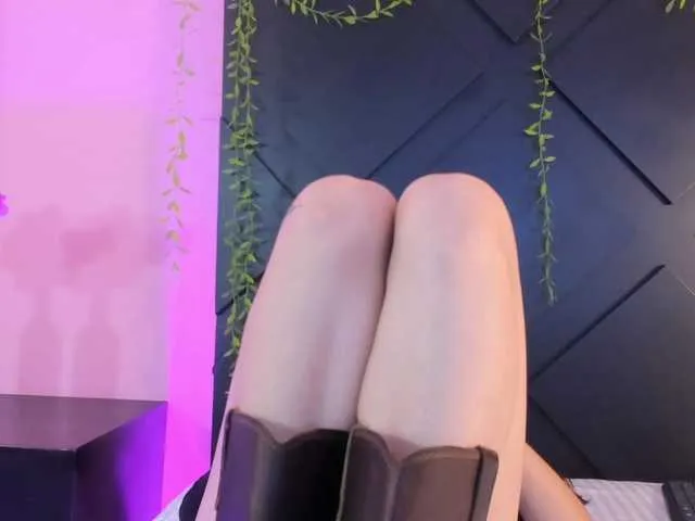 Live sex webcam photo for LolaMustaine #291392822